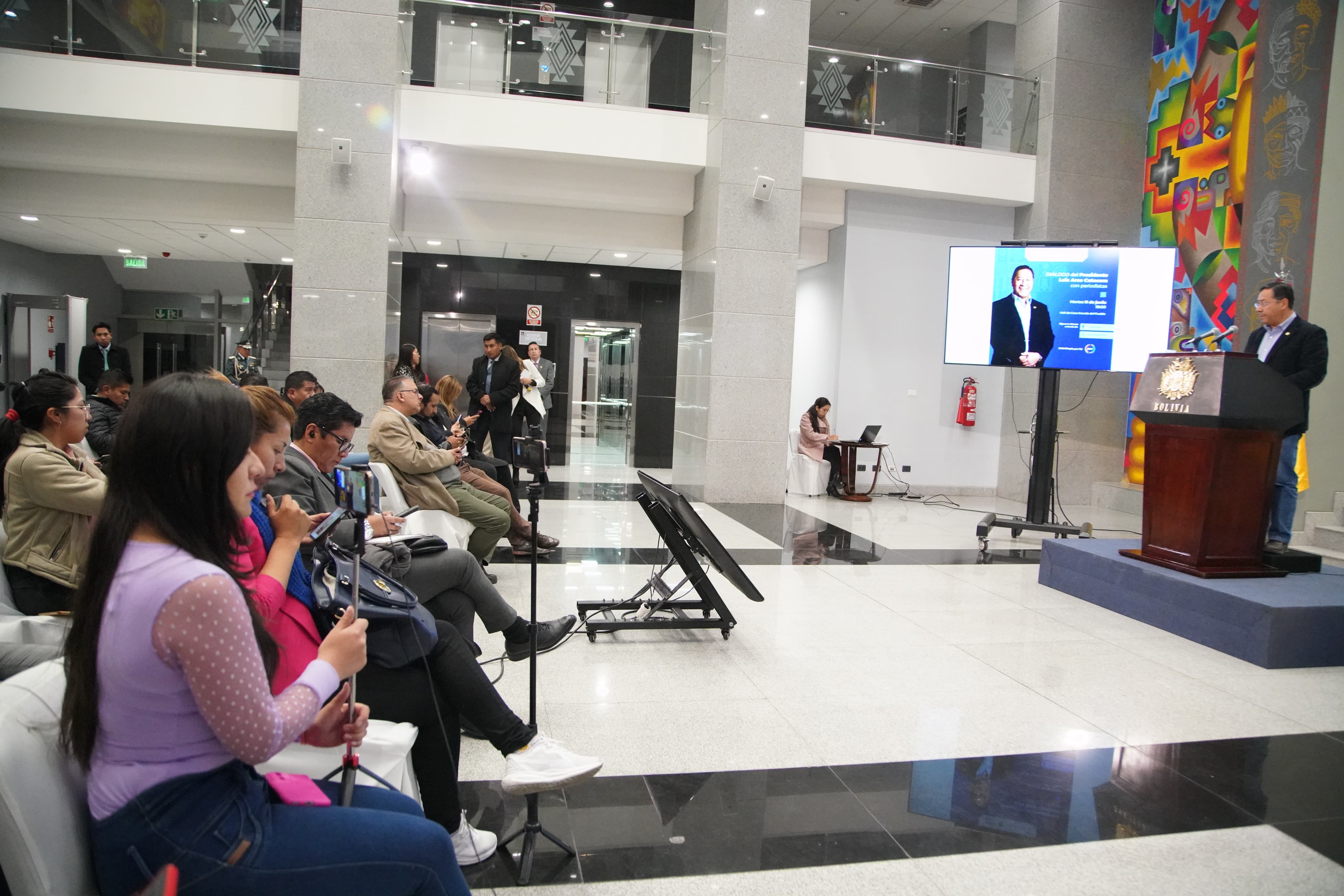 Arce se reunirá el sábado con dirigentes del transporte pesado