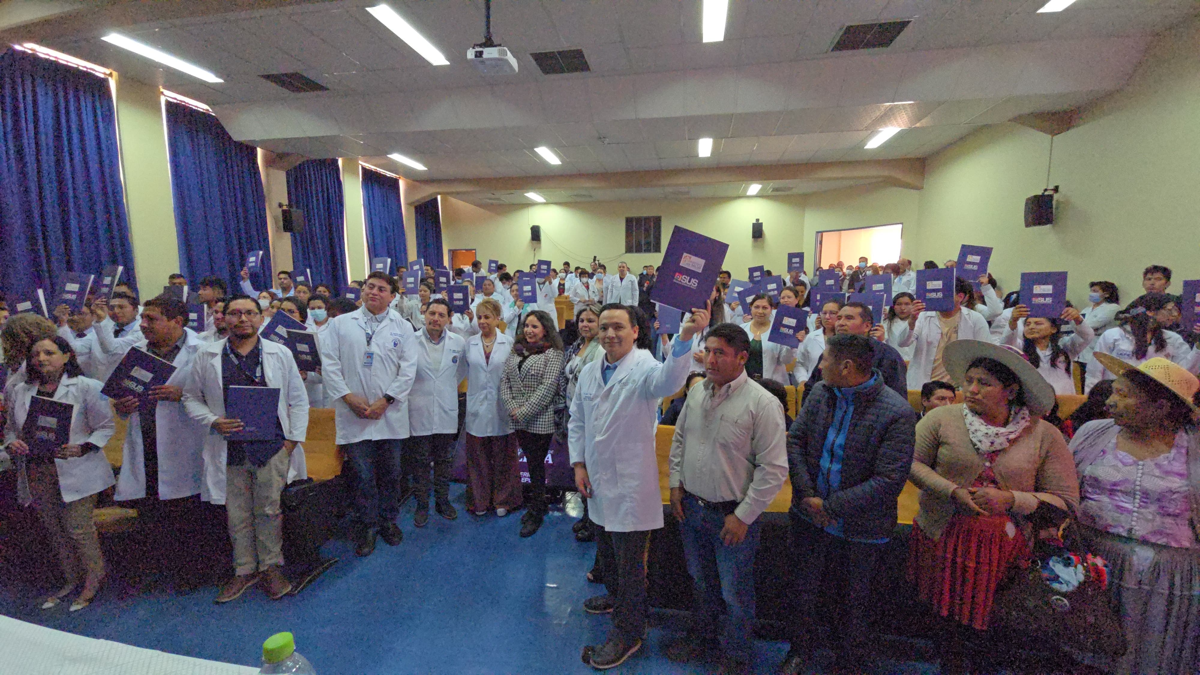 Entregan 144 nuevos ítems para fortalecer especialidades médicas en hospitales de Cochabamba