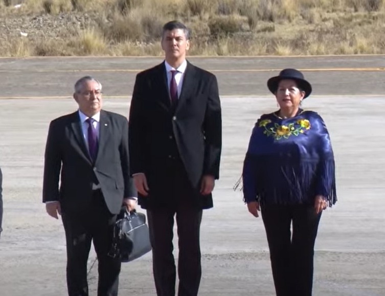 Presidente de Paraguay arriba a Bolivia para consolidar una agenda bilateral 