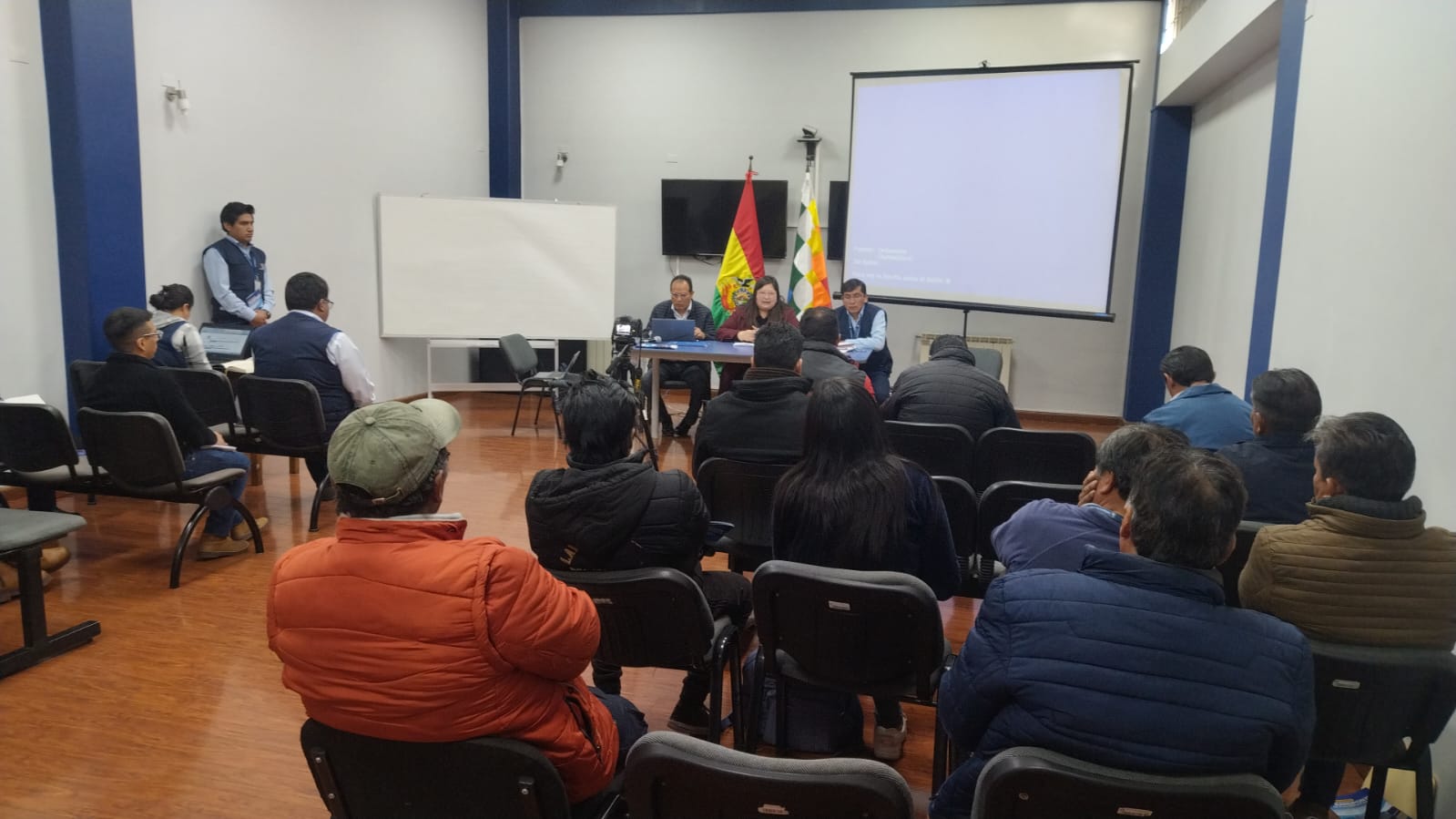 Impuestos y transporte potosino acuerdan revisar casos del sector en mesas técnicas 