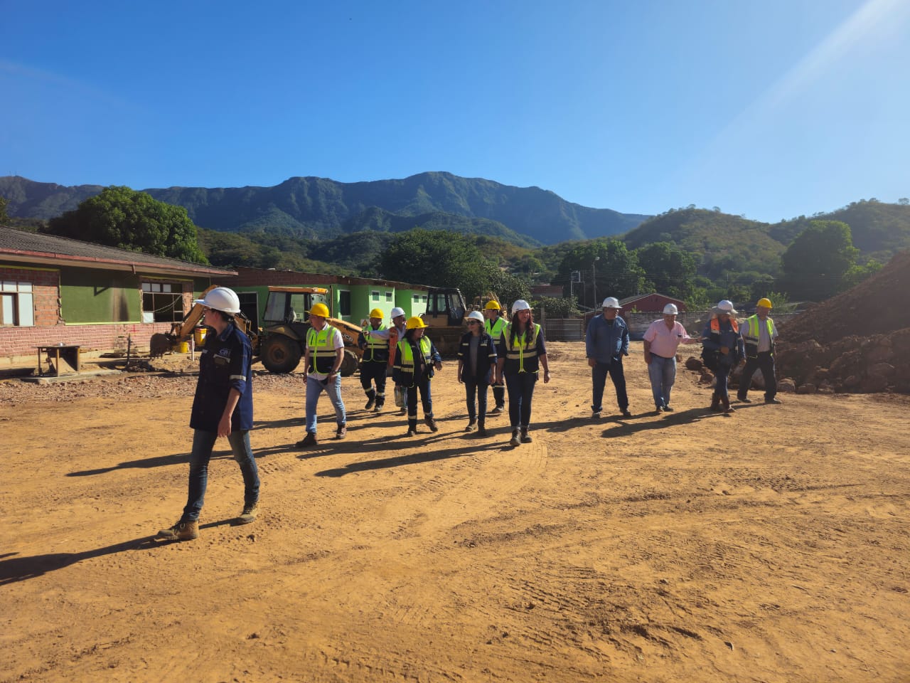 Verifican avance en la construcción del moderno hospital de segundo nivel de Camiri
