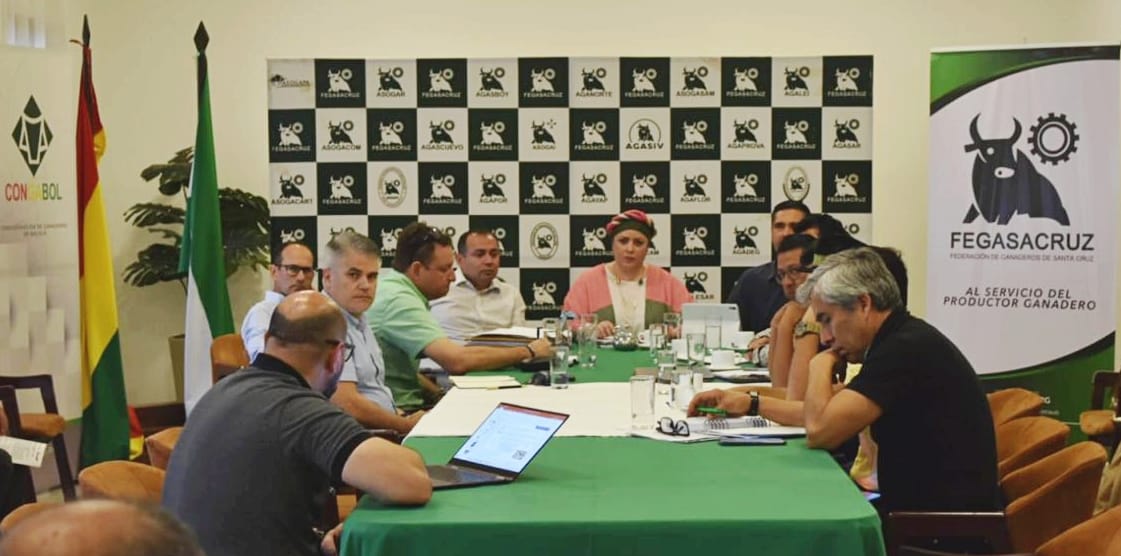 Gobierno y ganaderos articulan esfuerzos y se fijan subir hasta el 4,5% la producción cárnica