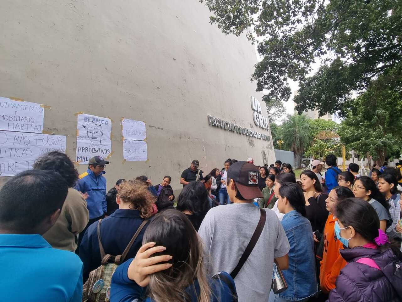 Tribunal de Justicia Universitario suspende “parcialmente” a decano de Humanidades de UAGRM