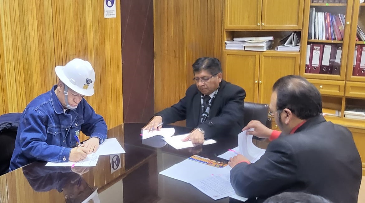 Comibol y UTO firman acuerdo para realización de tesis, proyectos de grado, trabajos dirigidos y pasantías