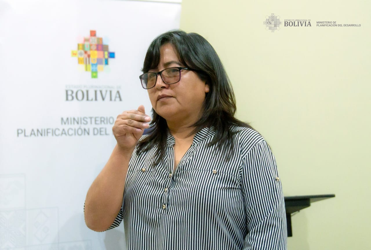 Catty Bueno asume como directora del Fondo Nacional de Inversión Productiva y Social