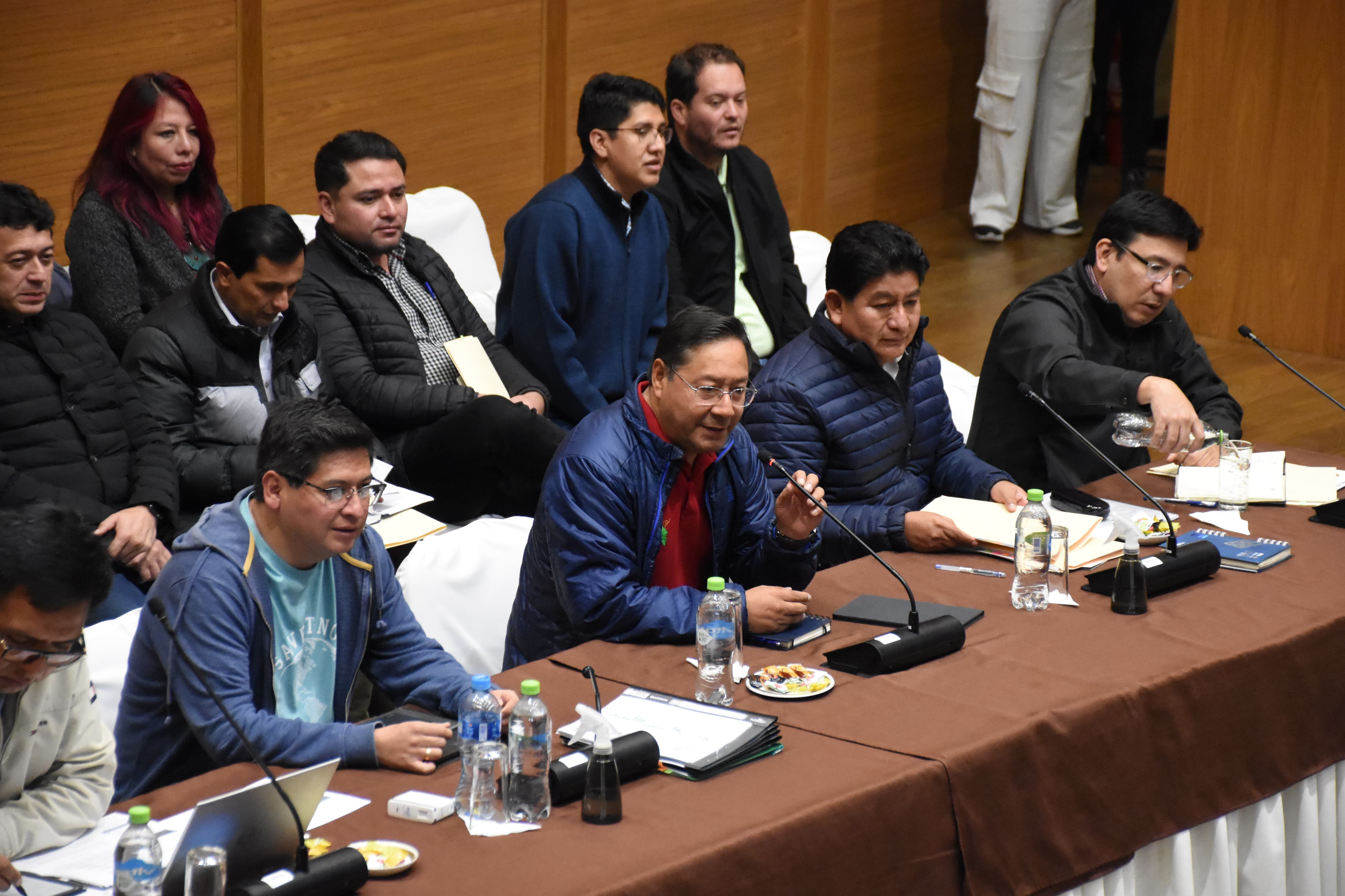 Arce destaca coincidencia con trasporte pesado de evitar cualquier medida que afecte la tranquilidad y la economía de la población