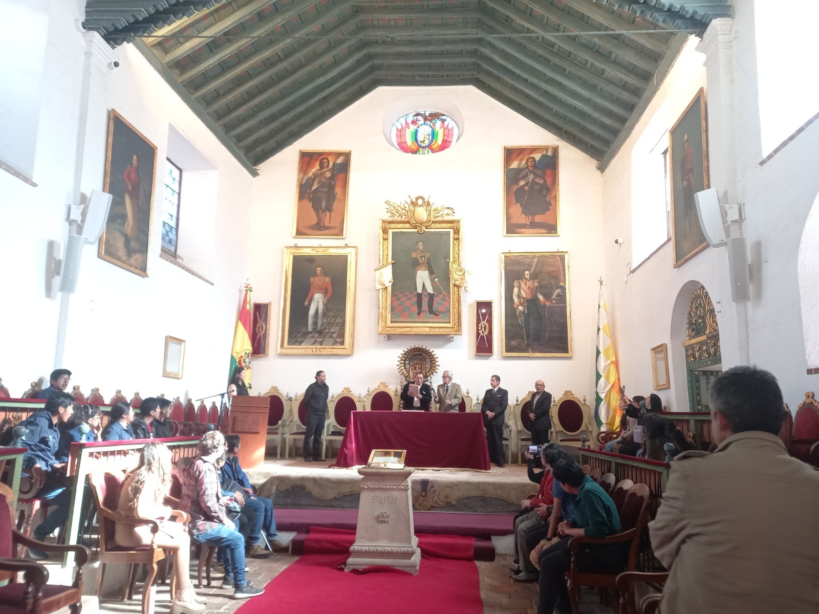 Distinguen con el título de Embajador de Casa de la Libertad (CDL) al historiador y archivista Luis Oporto