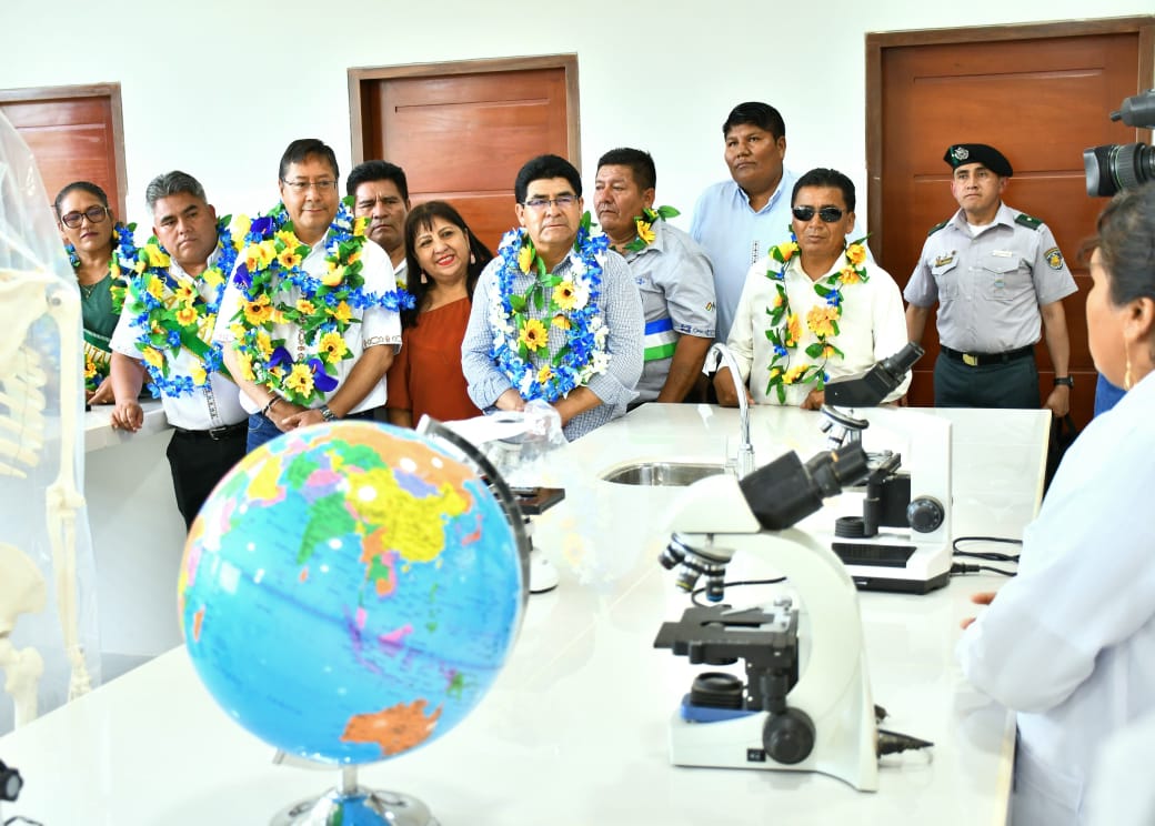 Arce entrega en San Julián paquete de obras y anuncia inversión de Bs 130 millones para alcantarillado y hospital