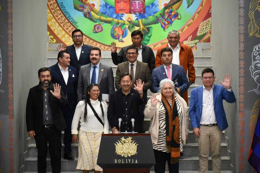 Arce y alcaldes acuerdan reprogramar créditos e inyección de $us 50 millones una vez se apruebe crédito en el Legislativo