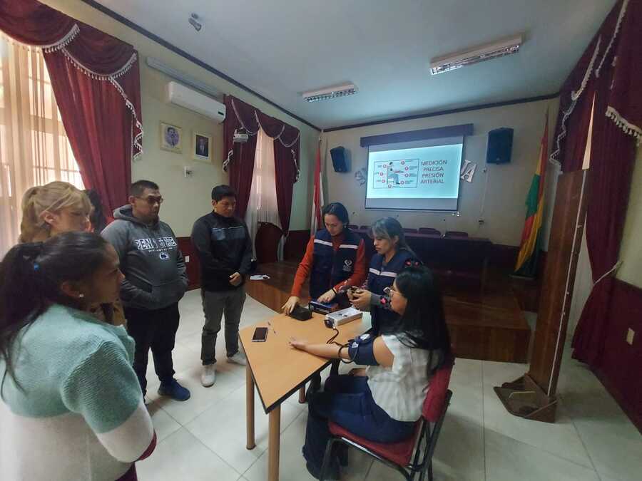 Salud capacita a 400 profesionales en control de peso y talla en unidades educativas de Tarija