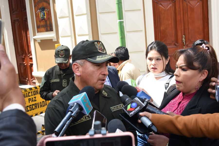 Minibús se embarranca, deja una persona fallecida y seis heridos en la ruta La Paz – Luribay