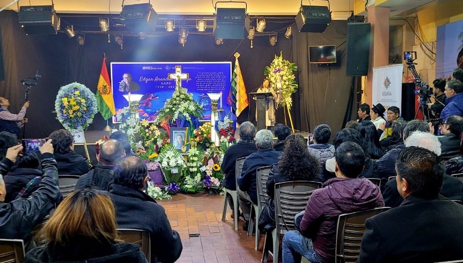 Culturas otorga la medalla “Marina Núñez del Prado” para el extinto pintor de la utopía, Edgar Arandia 