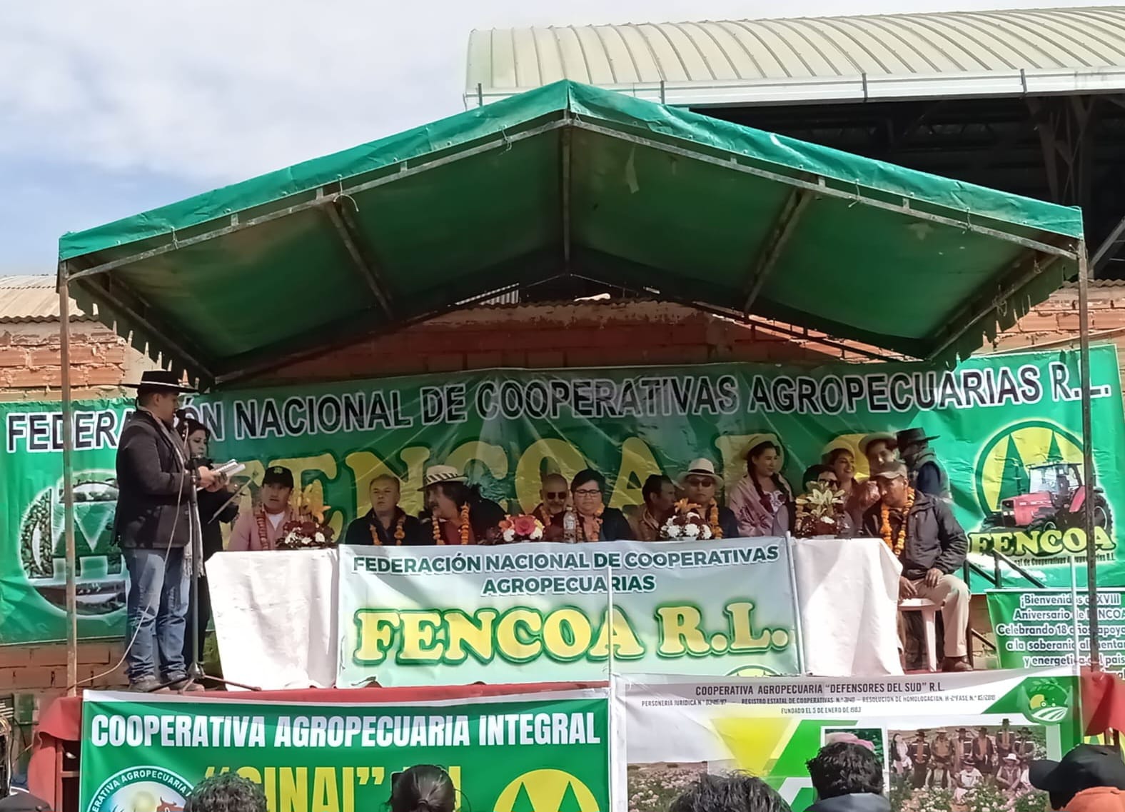 Ministra Navia asegura apoyo del Estado para las cooperativas productivas