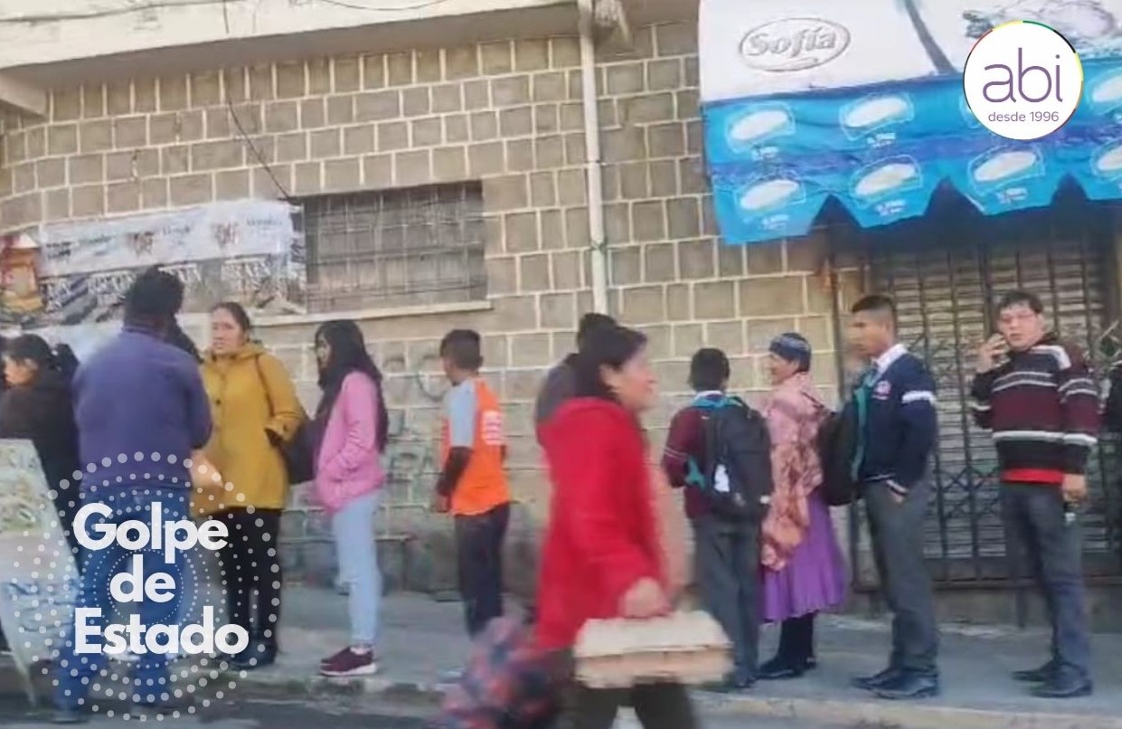 Golpe fallido ocasionó subida de precios de alimentos, sobredemanda de combustible y retiro de Bs 200 millones de cajeros