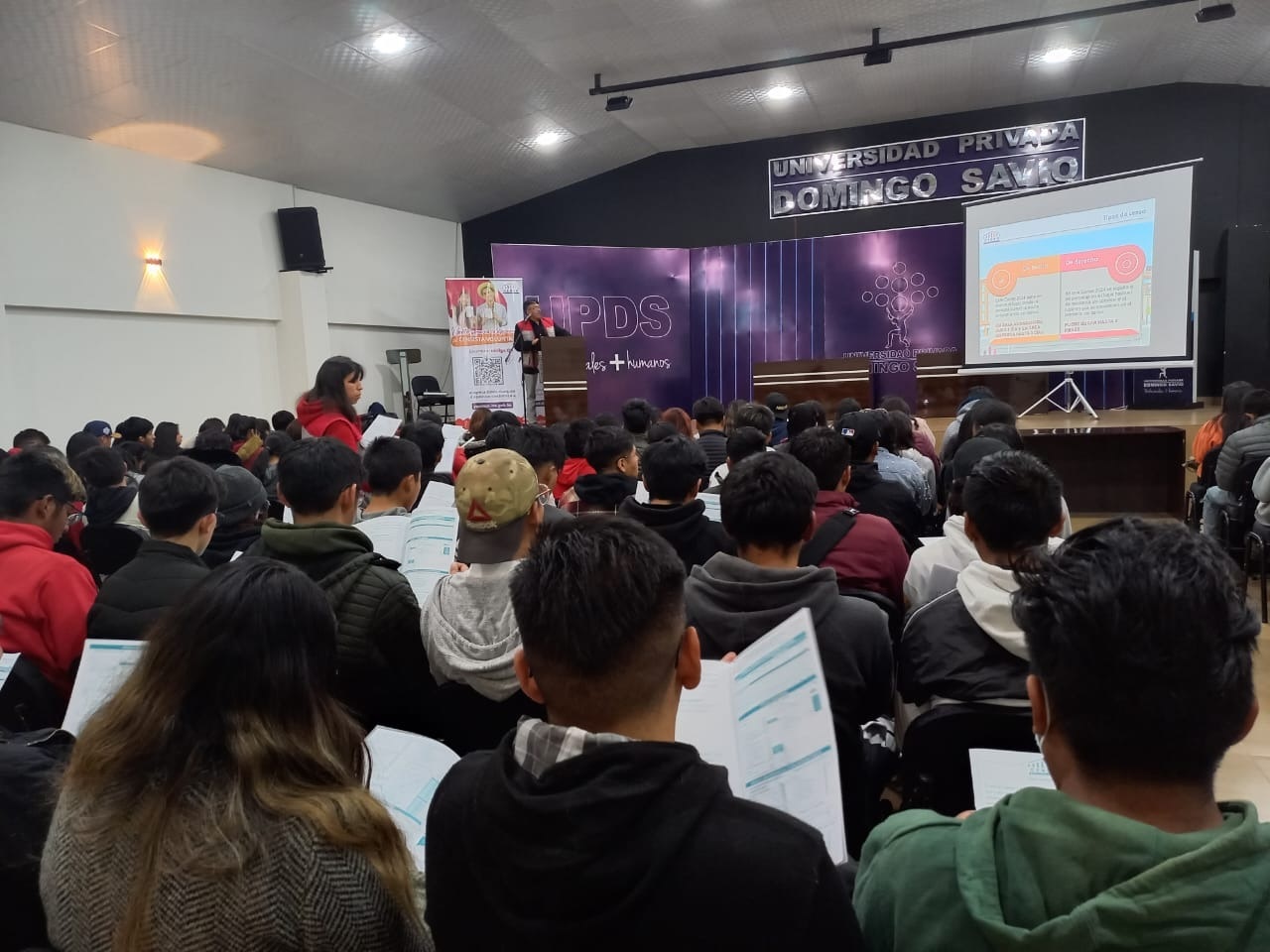 Intensifican socialización del proceso censal en Oruro y en Pando encuestadores reciben material informativo