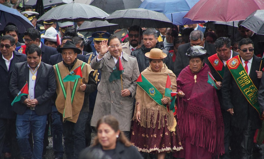 Arce y Choquehuanca participan del desfile cívico militar en honor al 39 aniversario de El Alto 