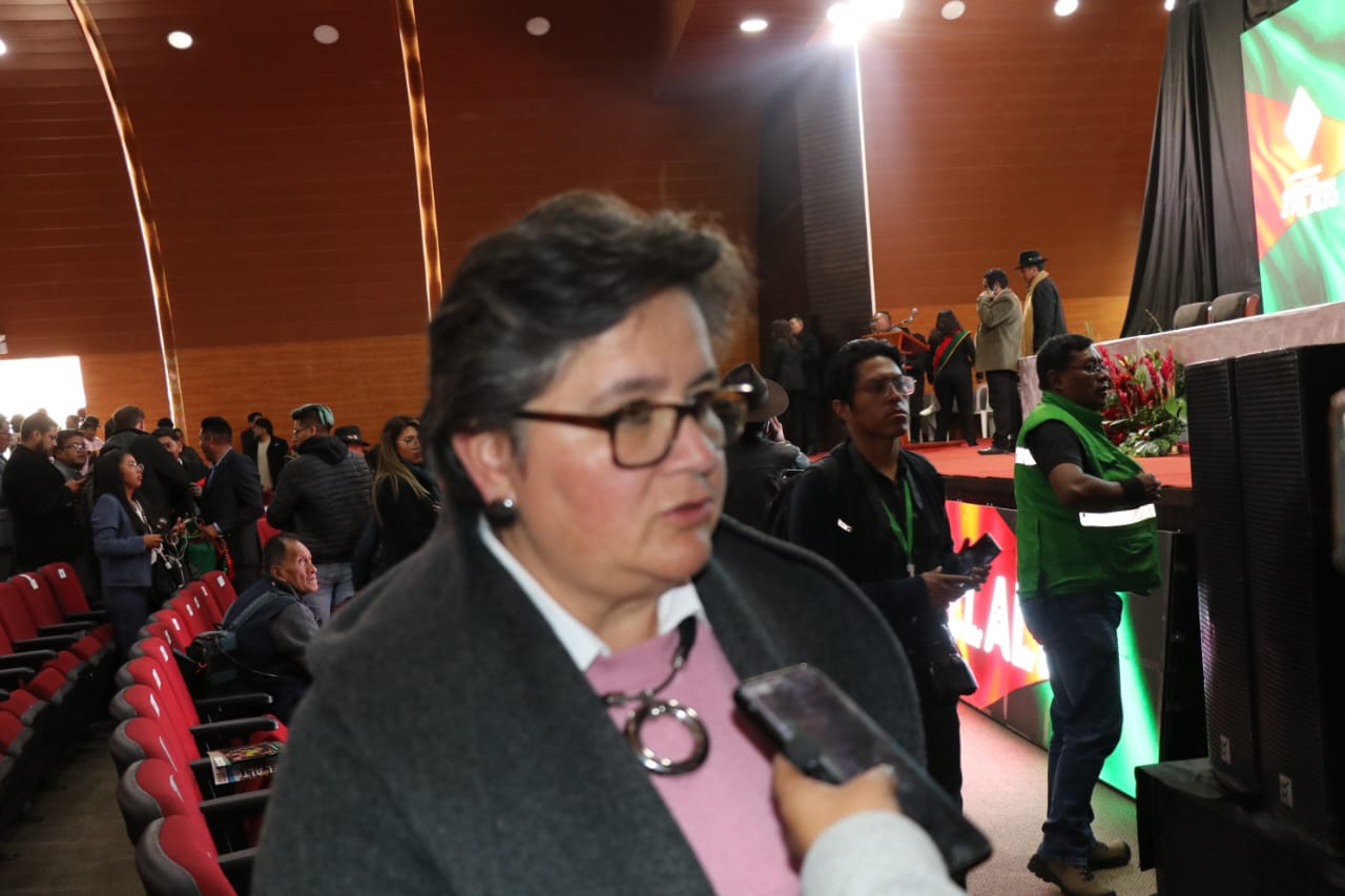 Ministra Navia destaca pujanza de El Alto y la llama a “mantenerse de pie”