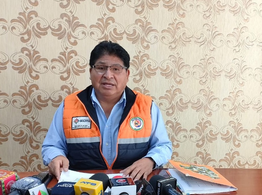 Lluvias provocan inundaciones en El Villar; Defensa Civil envía helicóptero, rescatistas y ayuda humanitaria 