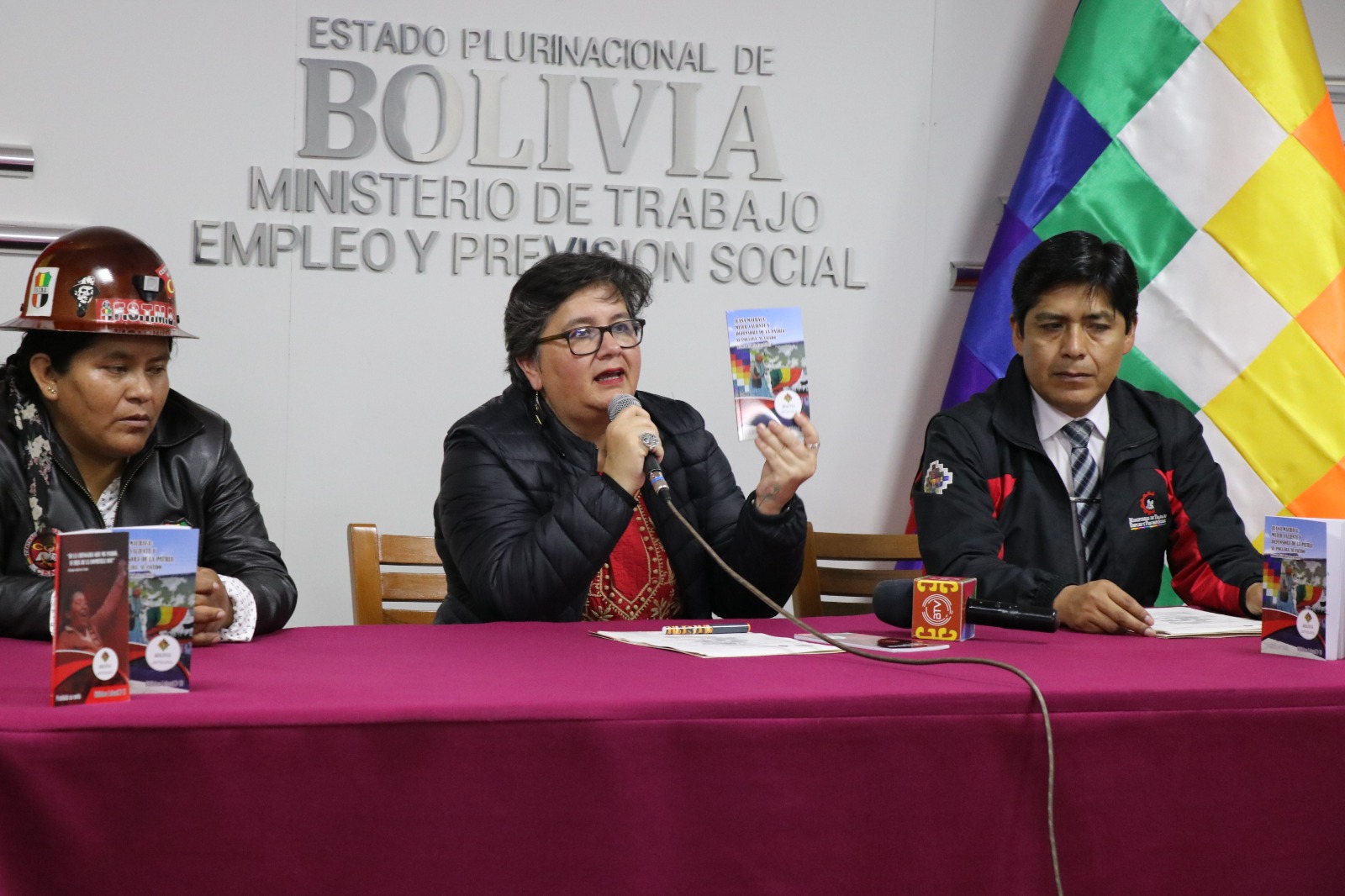 Ministra de Trabajo lanza el IV concurso de Ensayo Literario “Domitila Barrios”