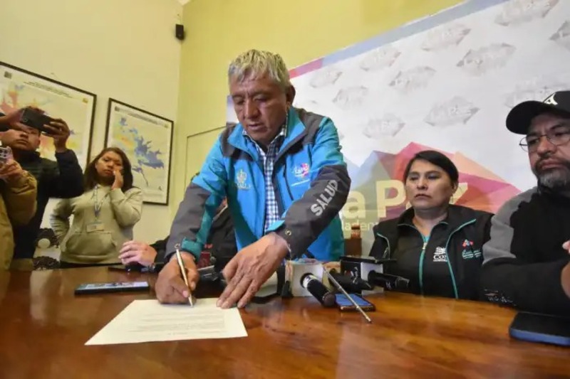 Arias promulga ley que declara emergencia en La Paz, mañana coordinará acciones con el Gobierno 