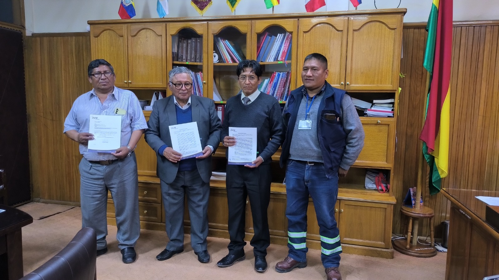 ENDE y la UTO acuerdan pasantías para universitarios de dos carreras