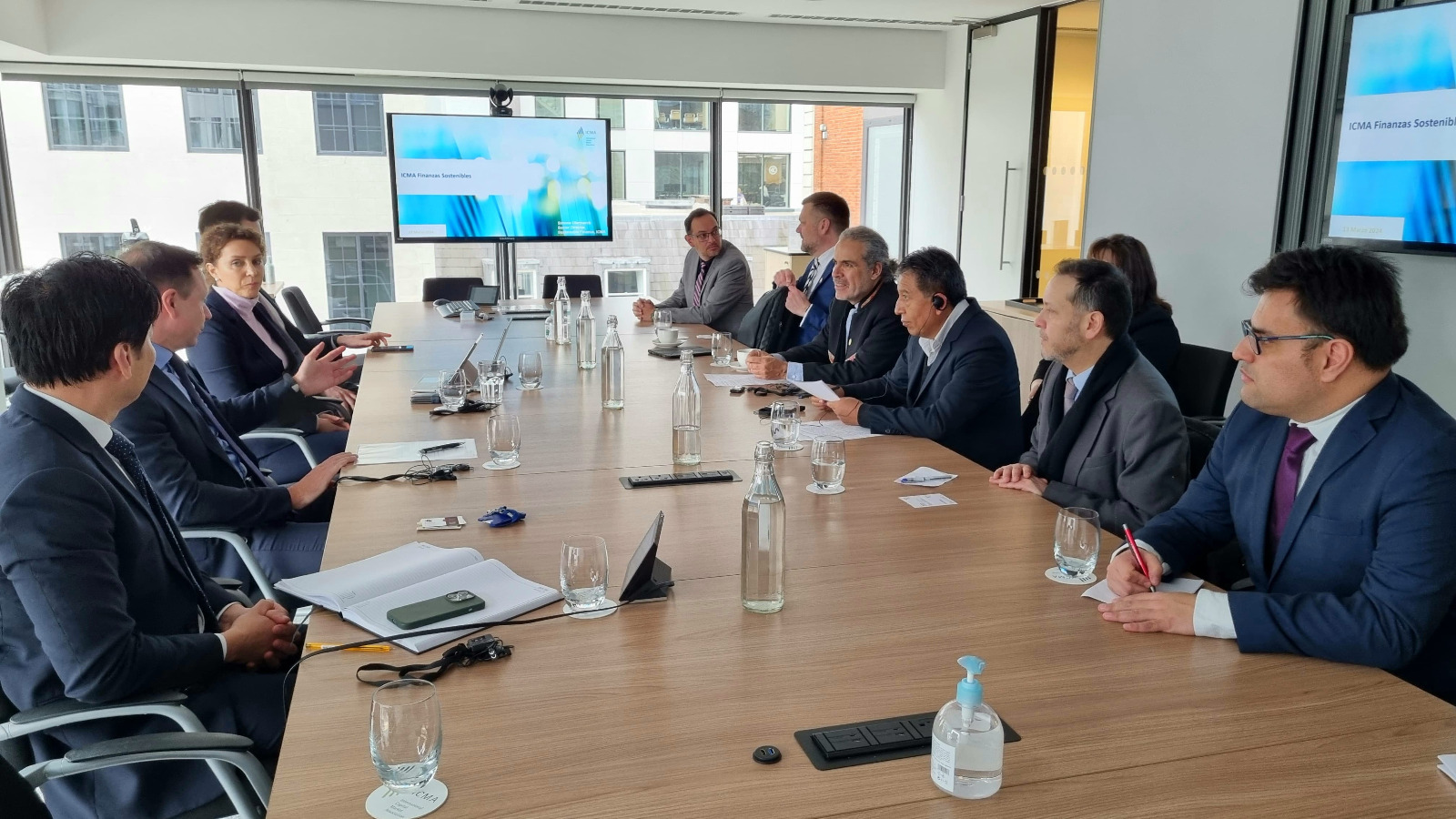 Choquehuanca se reúne en Londres con expertos en bonos verdes, sociales y ambientales