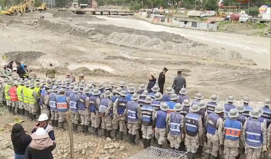 Epsas repone servicio de agua potable en barrios de la zona sur tras colapso de tubería de alta presión por las lluvias