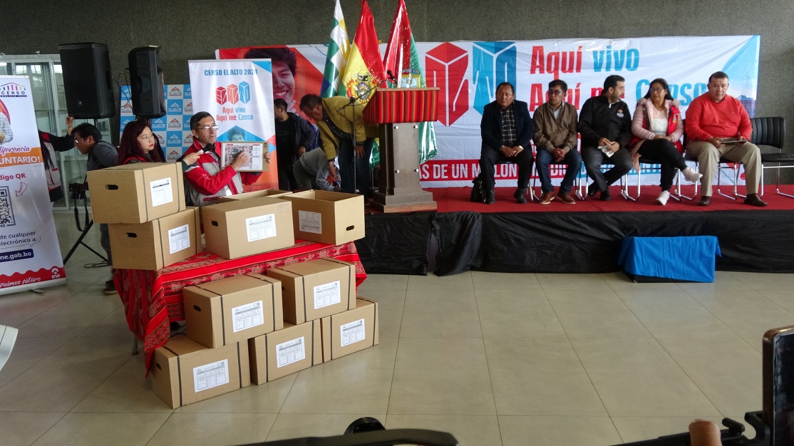 INE entrega 12.000 cajas censales en El Alto y destaca masiva participación de voluntarios 