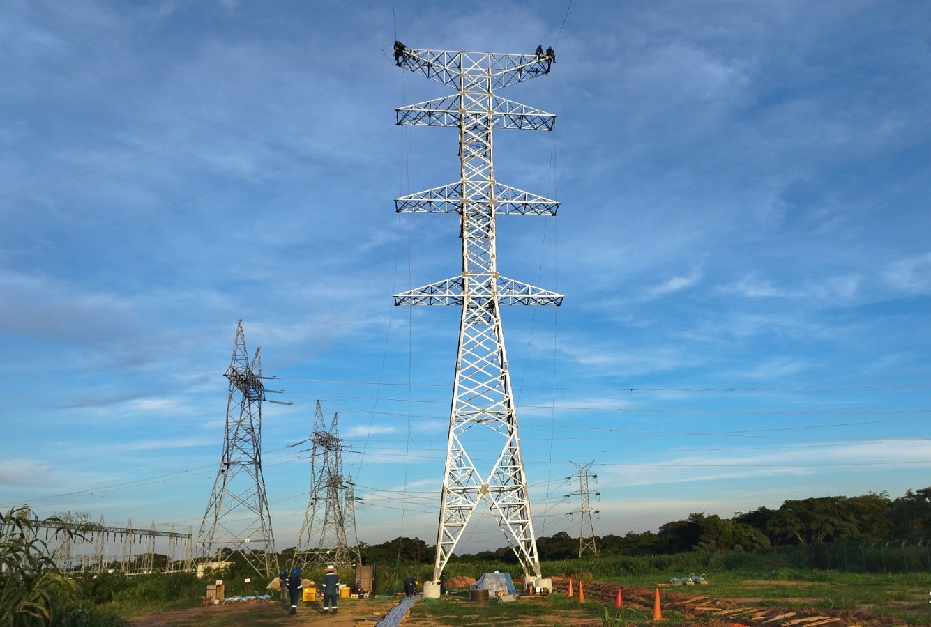 Bolivia avanza en su segunda línea de transmisión eléctrica en extra alta tensión con la mira a la exportación 