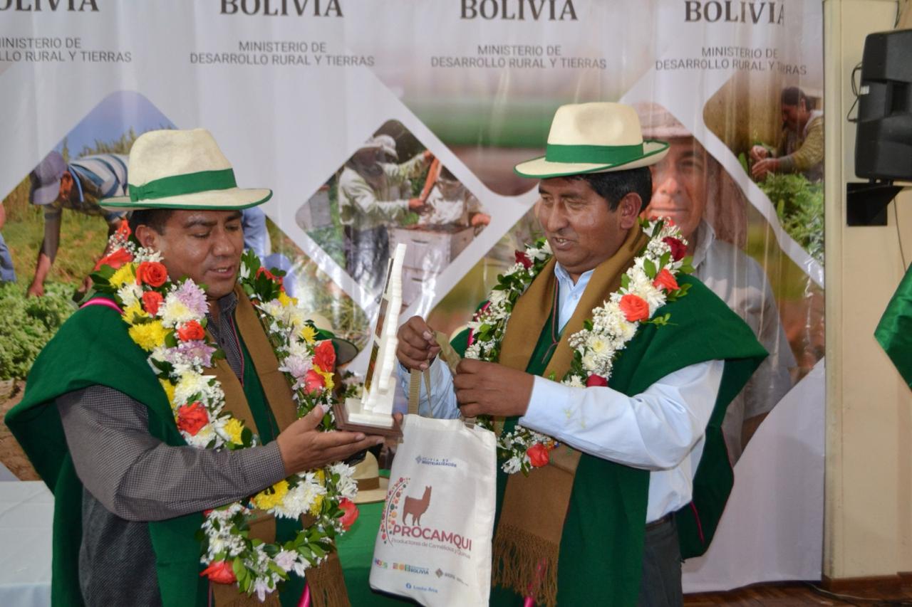 Inyectan más de Bs 2,3 millones para fortalecer producción de quinua en siete municipios de La Paz 