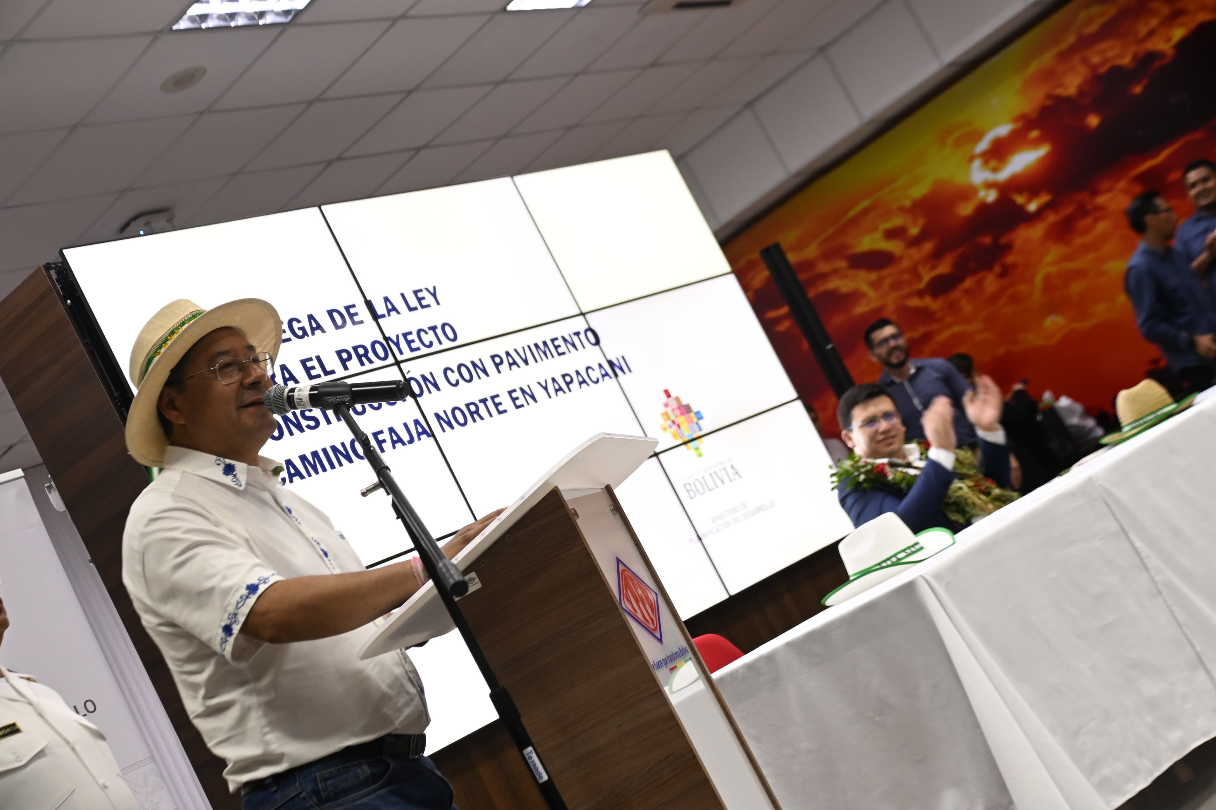 Presidente: Hay senadores y diputados que no merecen estar ahí porque están buscando objetivos individuales y de otras personas