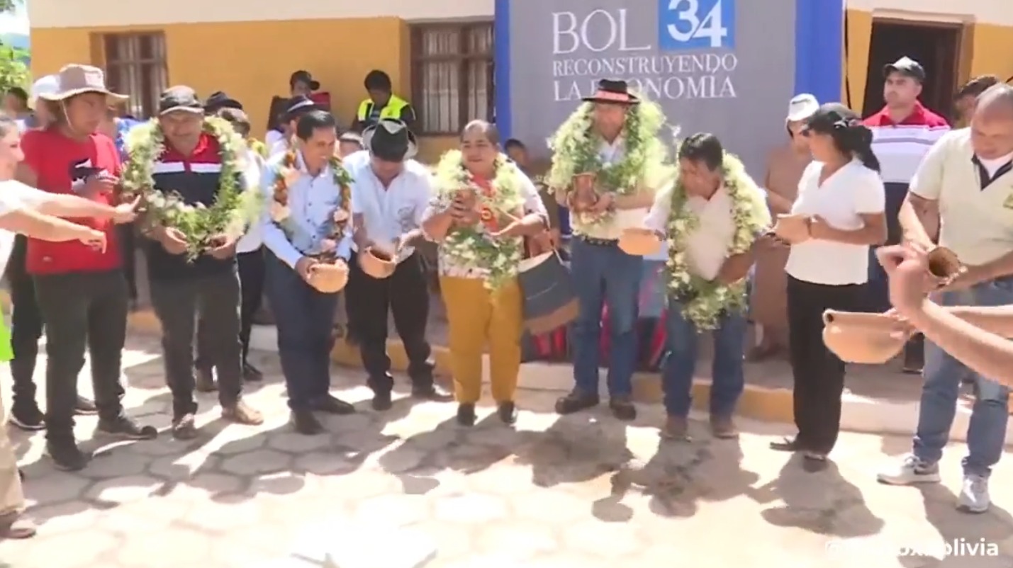 Mairana se beneficia con 34 viviendas, pavimento, alcantarillado y moderno muro de prevención de desastres 