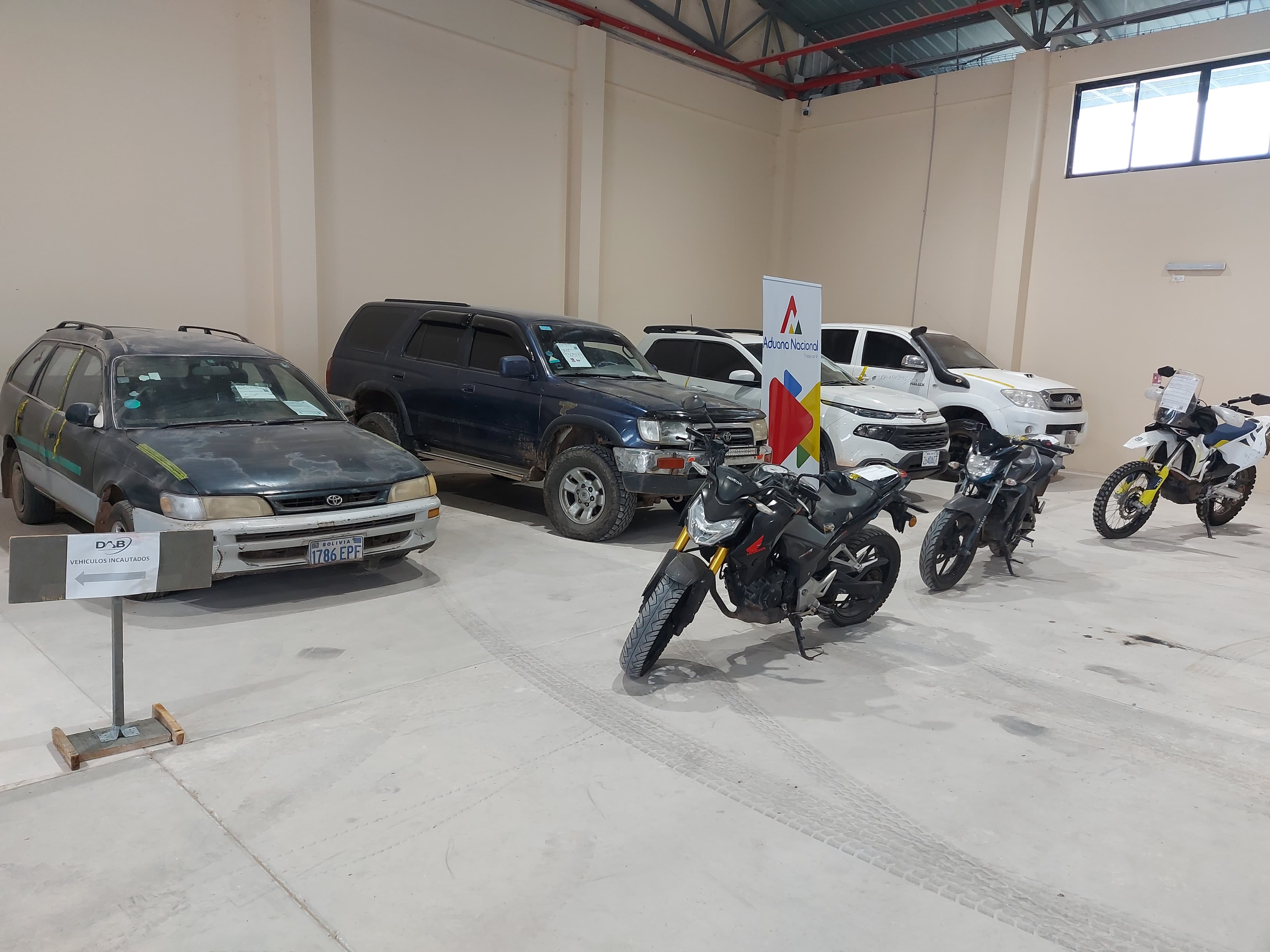 En Villa Montes incautan vehículos y mercancía de contrabando por más de Bs 1,3 millones