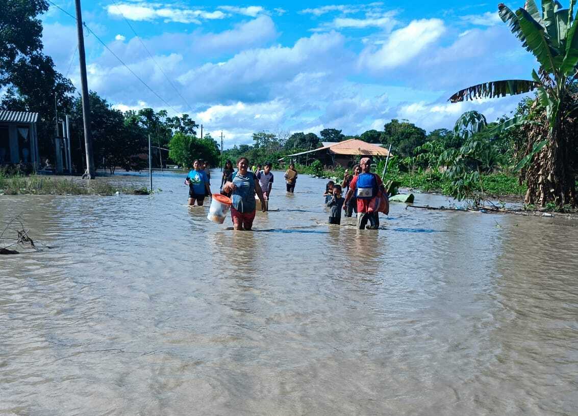 Reportan más de 2.700 familias y 6.850 parcelas afectadas por inundaciones en Cochabamba 