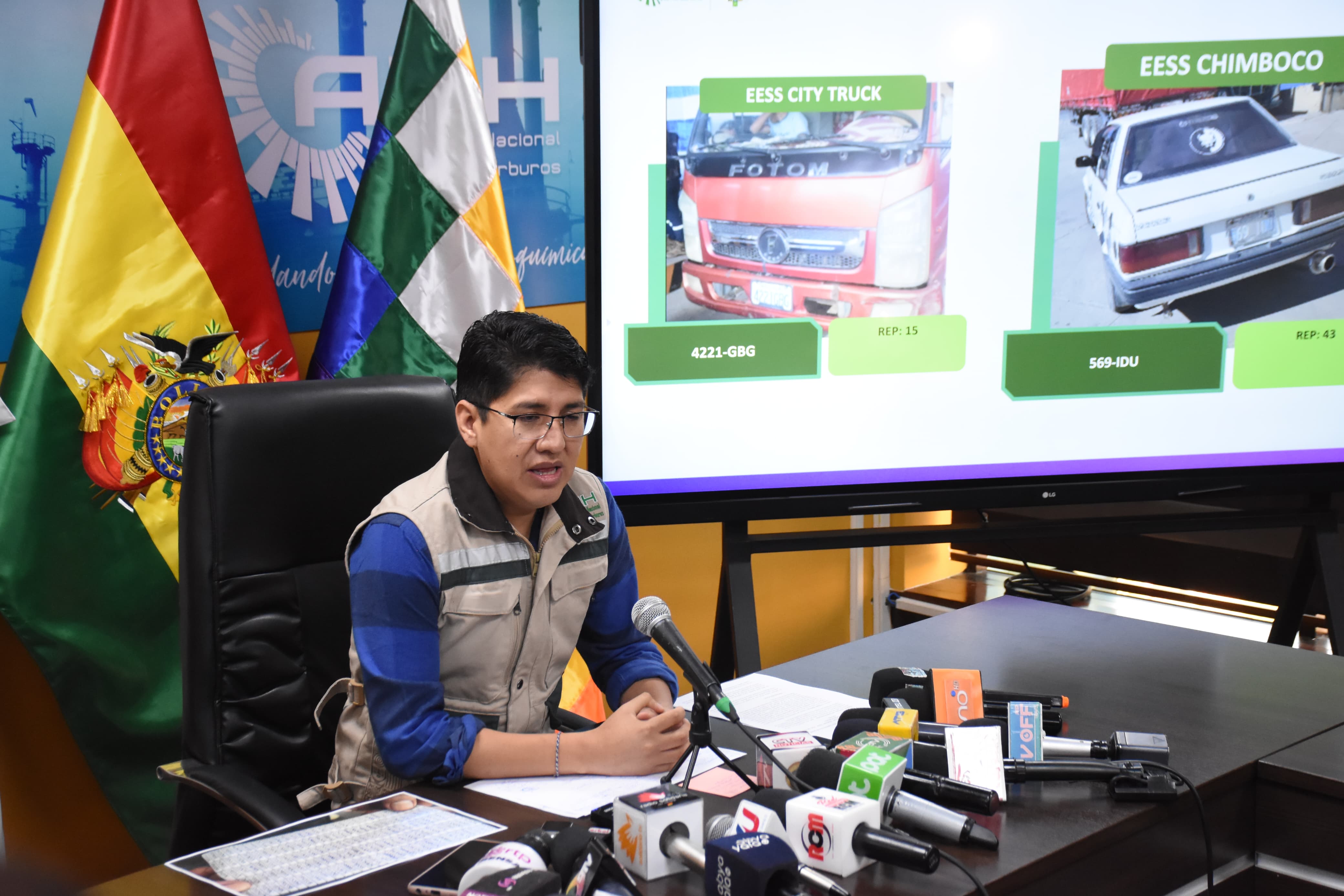 Incautan 100.000 litros de combustibles en Cochabamba, hay 35 aprehendidos