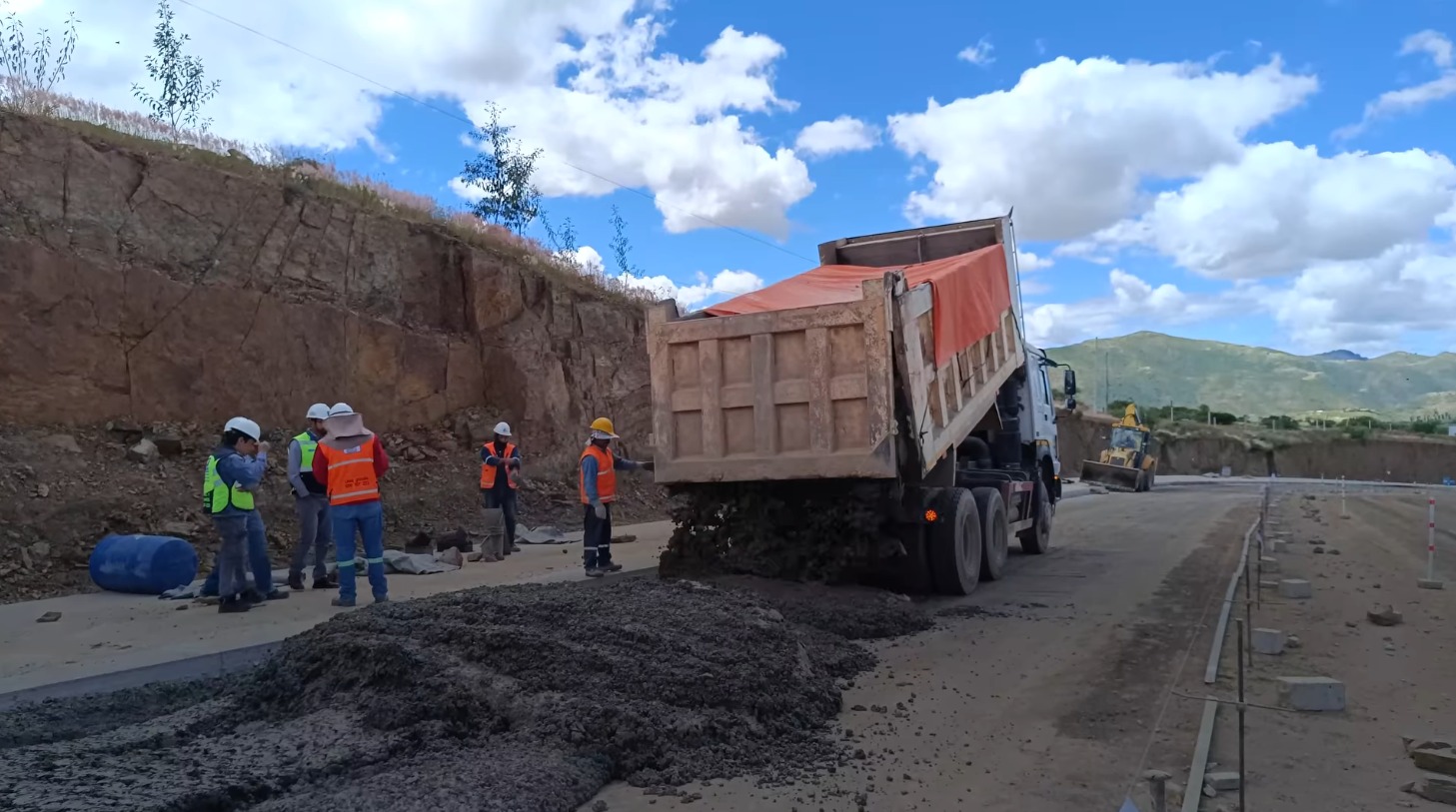 Al 60% de avance llega la construcción de la doble vía carretera Sucre – Yamparáez, prevén entregarla “antes de la fecha fijada”