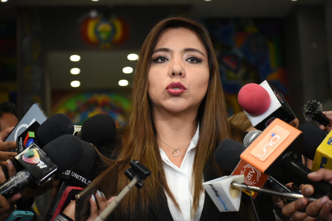 Viceministra Alcón: Decreto 4732 logró la restitución de Bs 900 mil a víctimas de empresas inmobiliarias