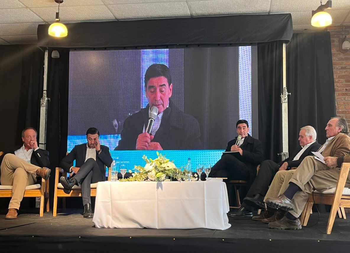 CAO resalta el potencial del agro boliviano y llama a mejorar la productividad en simposio en Argentina 