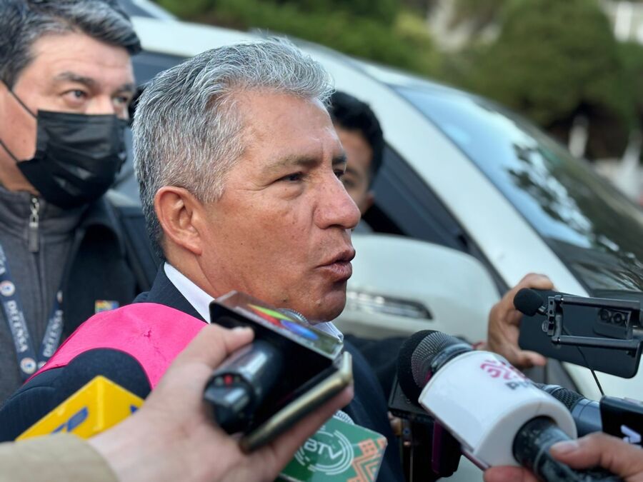 Ministro Novillo denuncia que opositores y evistas apuntan a “estrangular la economía” con el bloqueo de créditos