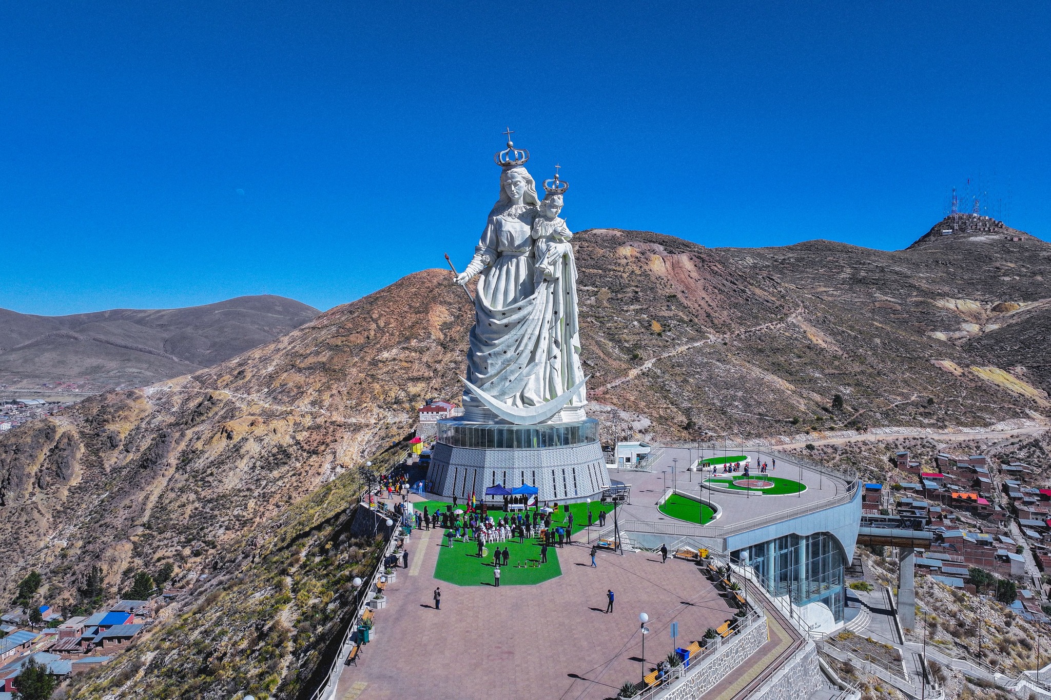 Declaran Patrimonio Cultural Material Inmueble al monumento de la Virgen del Socavón de Oruro