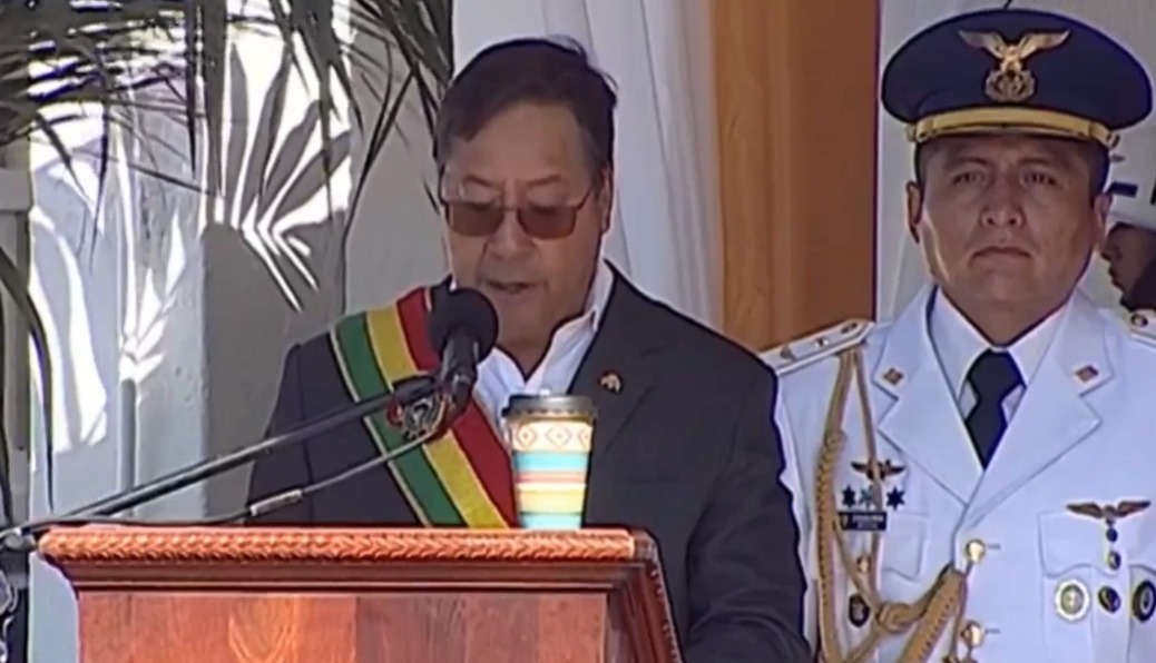 Arce insta a fortalecer el “poder aéreo” para preservar la soberanía y enfrentar al crimen organizado