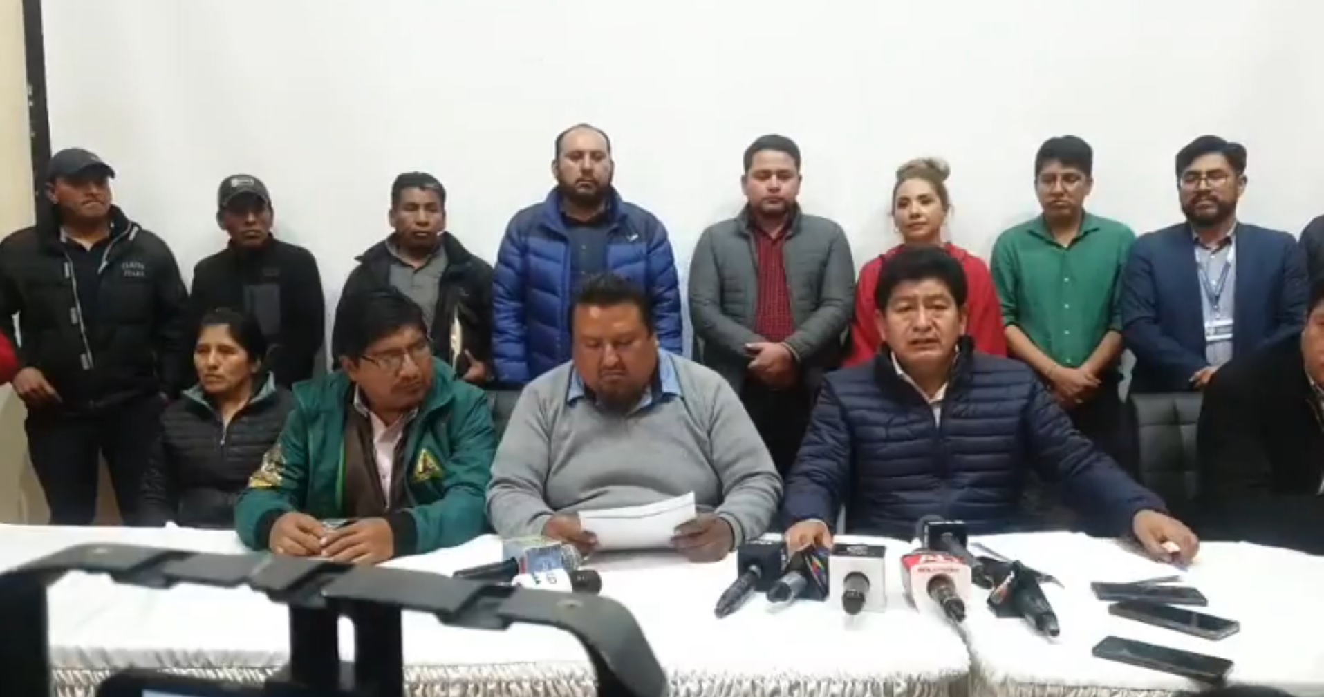 Gobierno logra acuerdo con el transporte cooperativizado y descartan protestas o sumarse a bloqueos