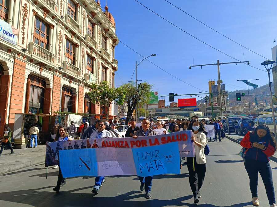 Día Mundial Sin Tabaco: Bolivia se moviliza para proteger a la niñez y juventud de la industria tabacalera