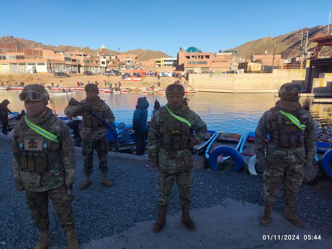 Restablecen controles al contrabando en Desaguadero con despliegue de 200 militares