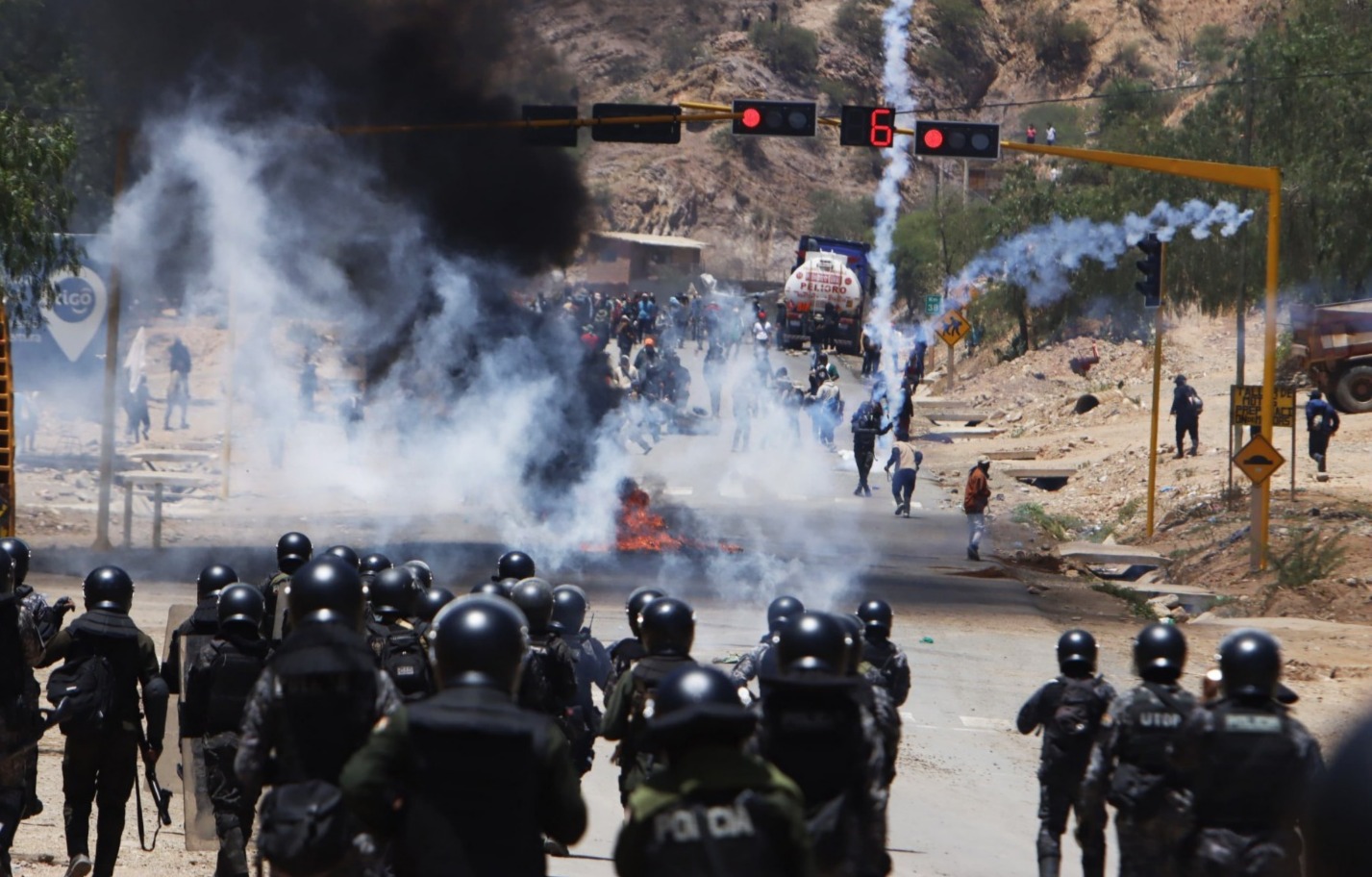 Aprehenden a 25 bloqueadores en operativo de desbloqueo resistido con lanzamiento de artefactos explosivos en Parotani 