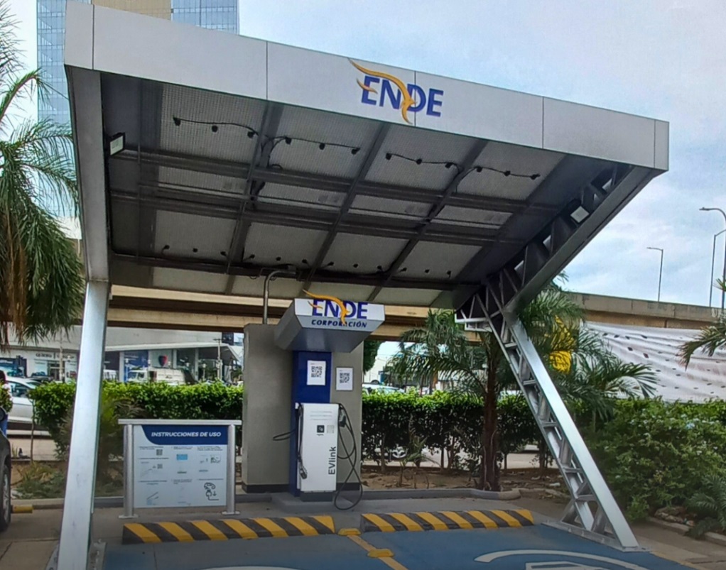 Bolivia apuesta por la electromovilidad con una red de más de 10 electrolineras en funcionamiento