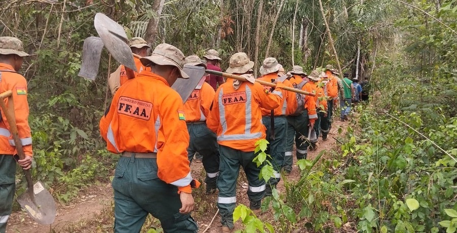 Desplazan equipos terrestres y aéreos para sofocar incendio en el Parque Madidi