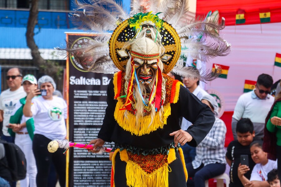 Bolivia promociona el Carnaval de Oruro en Perú rumbo a su Bicentenario