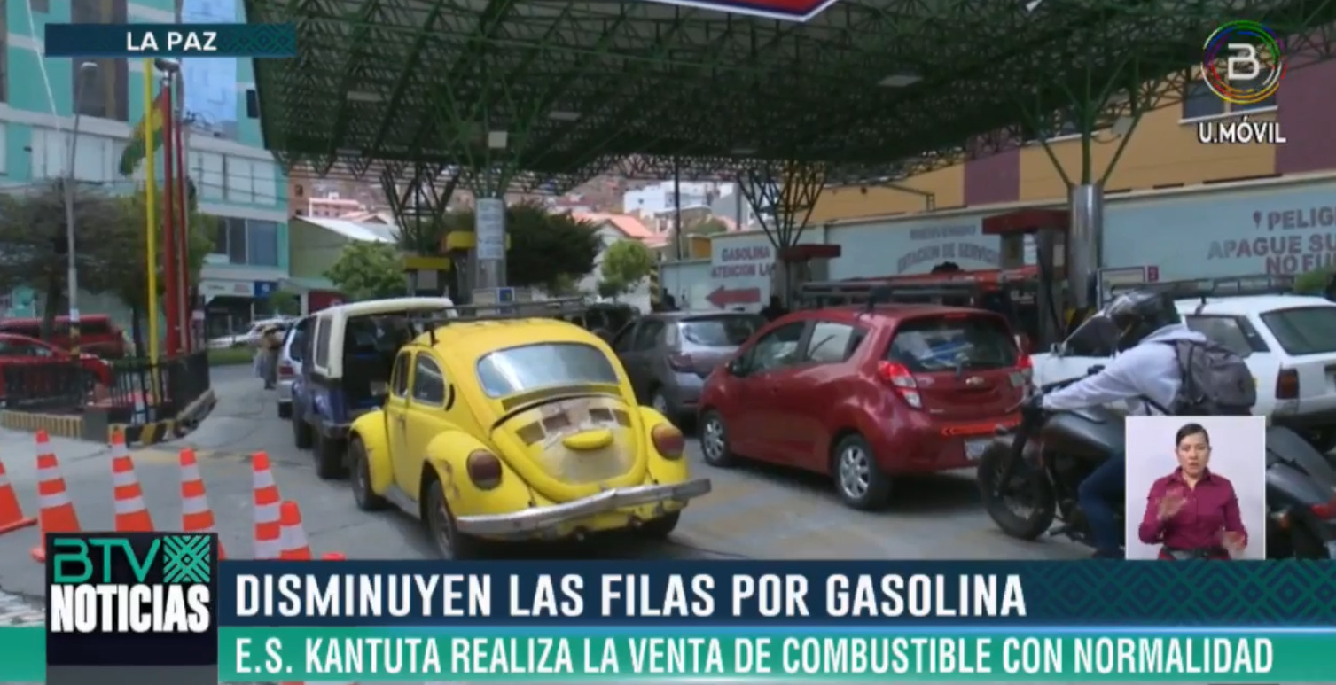 Disminuyen filas por combustibles en surtidores, YPFB espera que desaparezcan esta semana