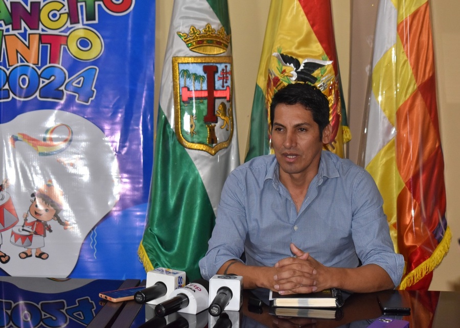 Estudiantes retoman clases presenciales con tolerancia en el ingreso en Santa Cruz